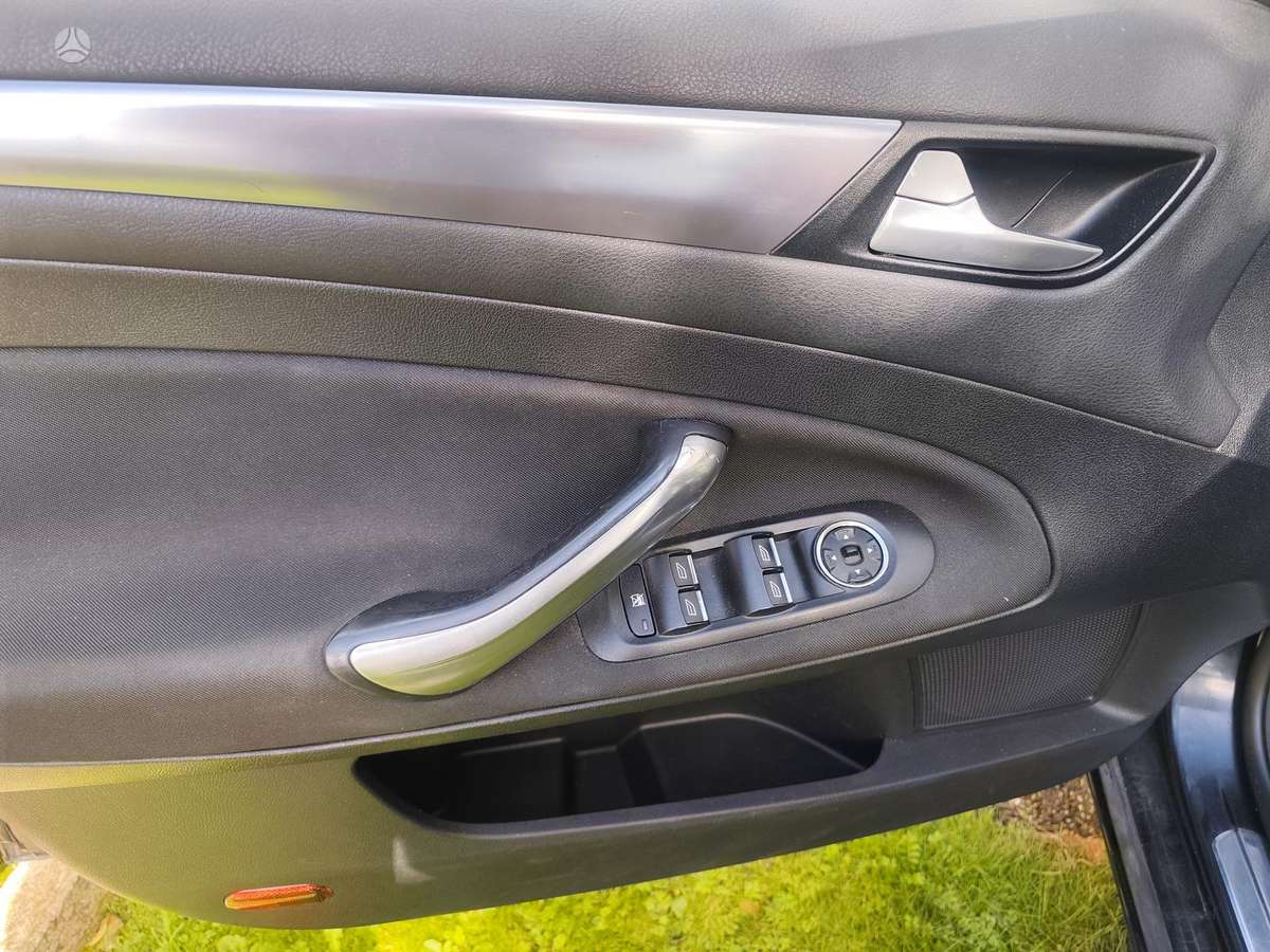 Ford Mondeo 2011 — photo 27
