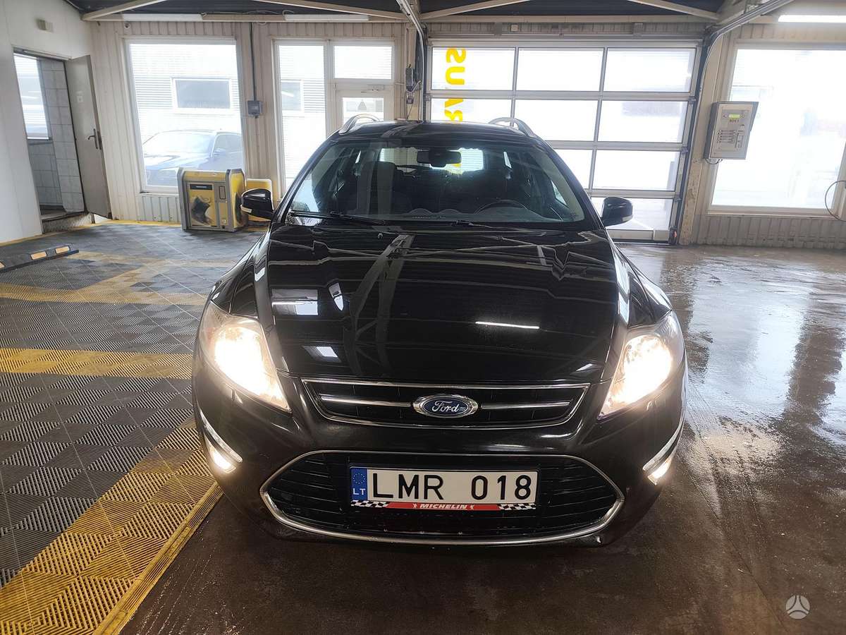 Ford Mondeo 2011 — interior