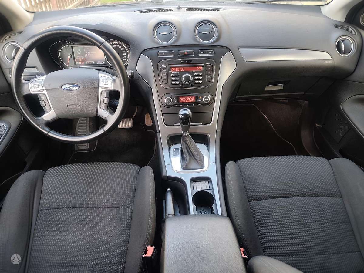 Ford Mondeo 2011 — photo 30