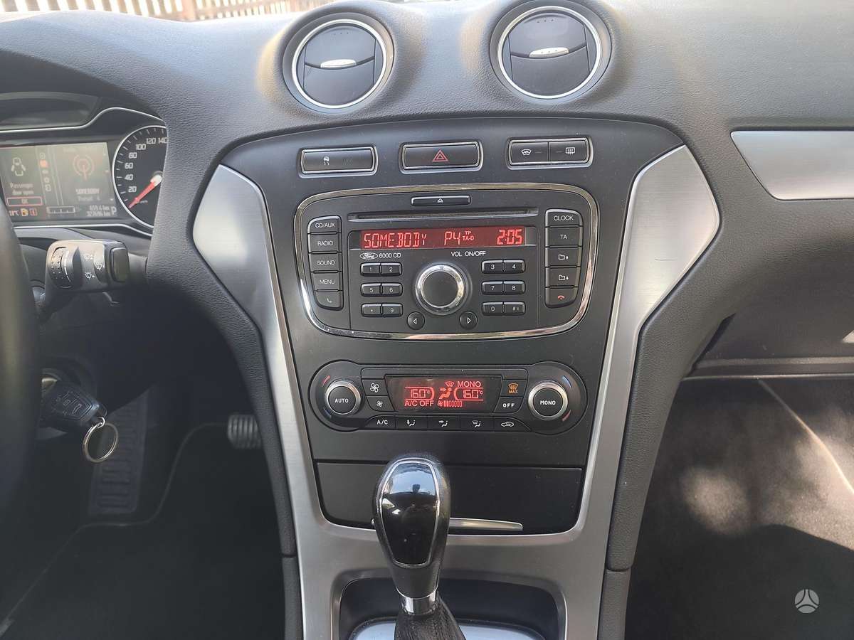 Ford Mondeo 2011 — photo 33