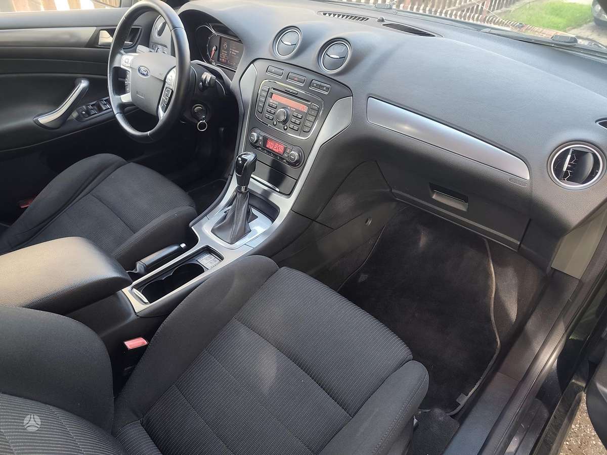 Ford Mondeo 2011 — photo 36