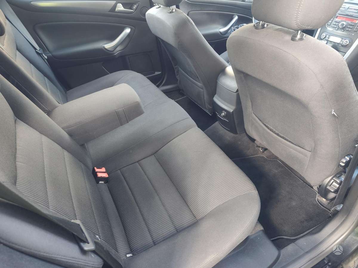 Ford Mondeo 2011 — photo 37