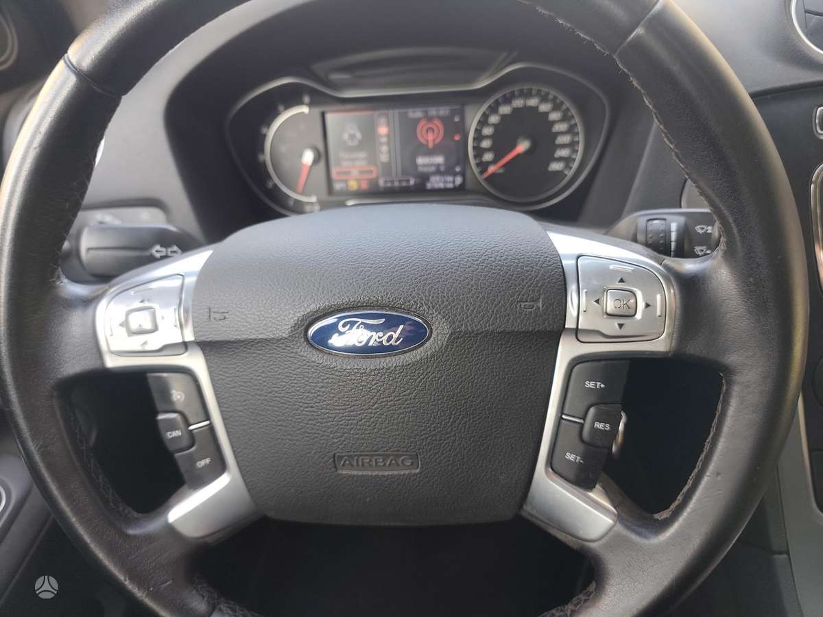 Ford Mondeo 2011 — photo 39