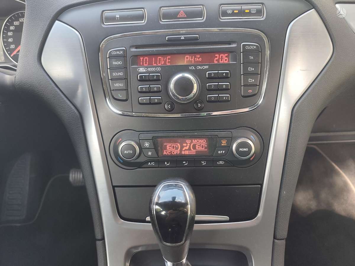Ford Mondeo 2011 — photo 40