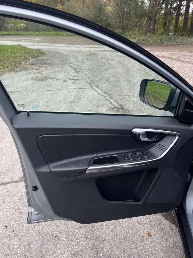 Volvo XC60 2012 — photo 10