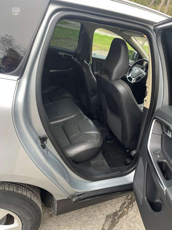 Volvo XC60 2012 — photo 13