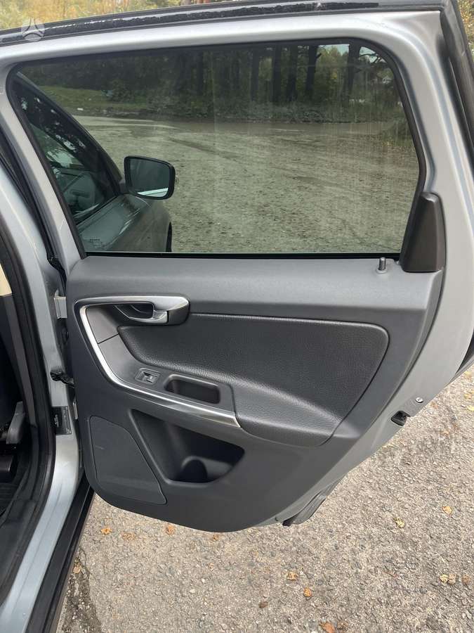 Volvo XC60 2012 — photo 14