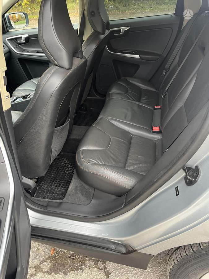 Volvo XC60 2012 — photo 15