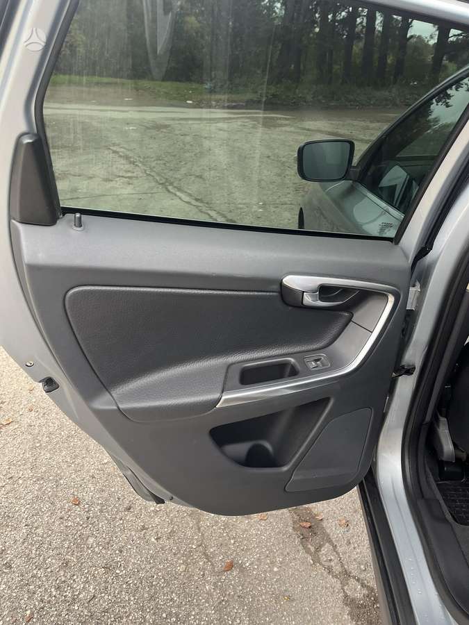 Volvo XC60 2012 — photo 16