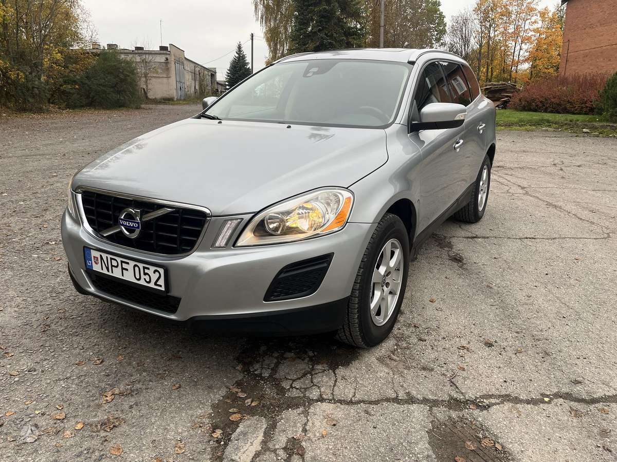 Volvo XC60 2012 — rear view