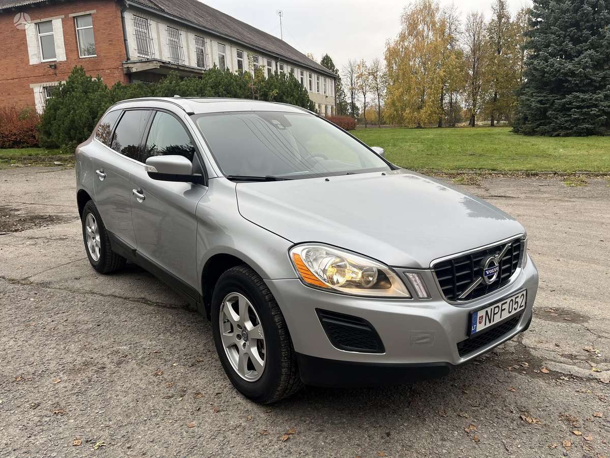 Volvo XC60 2012 — interior
