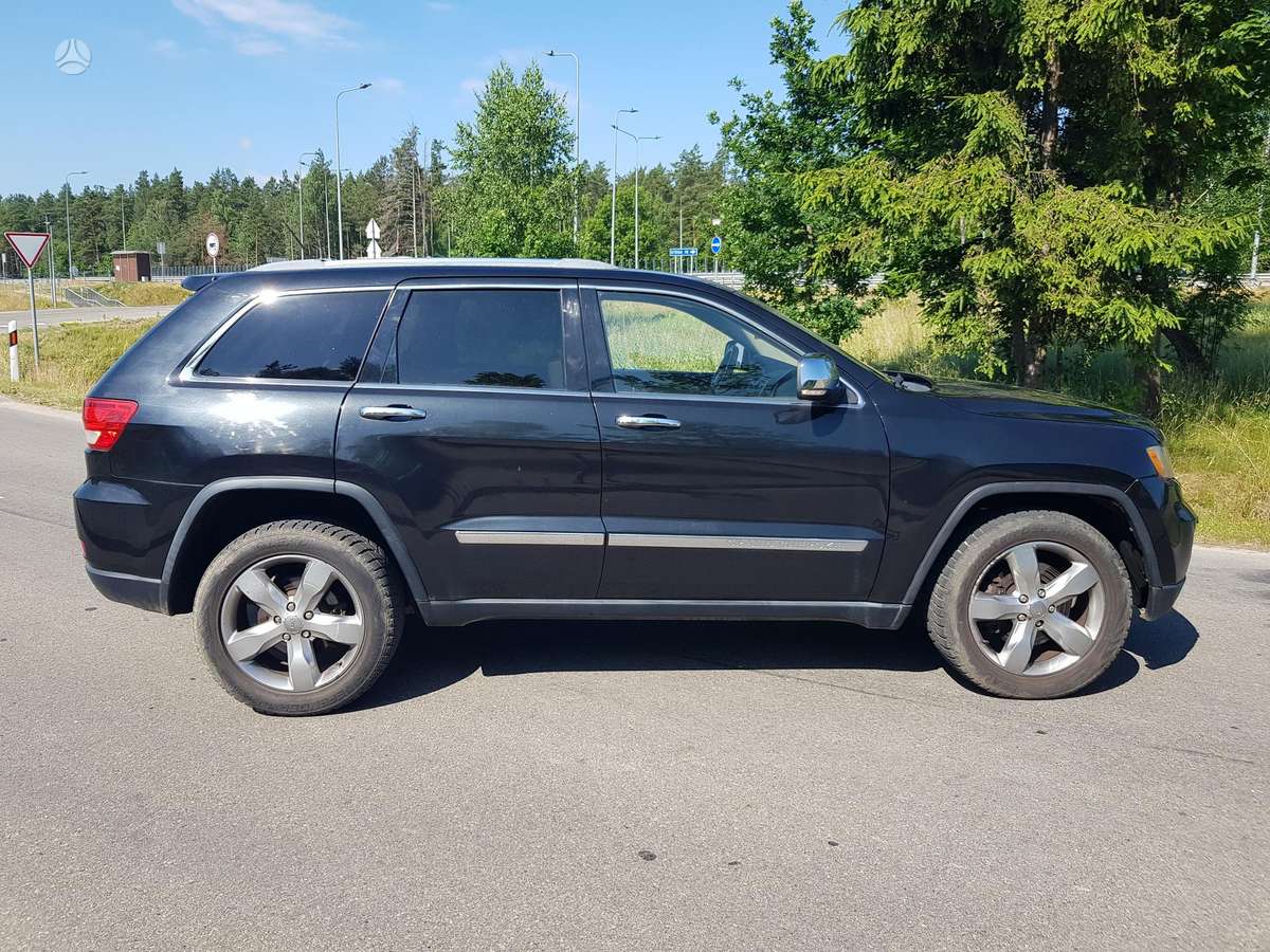 Jeep Grand 2012 — rear view