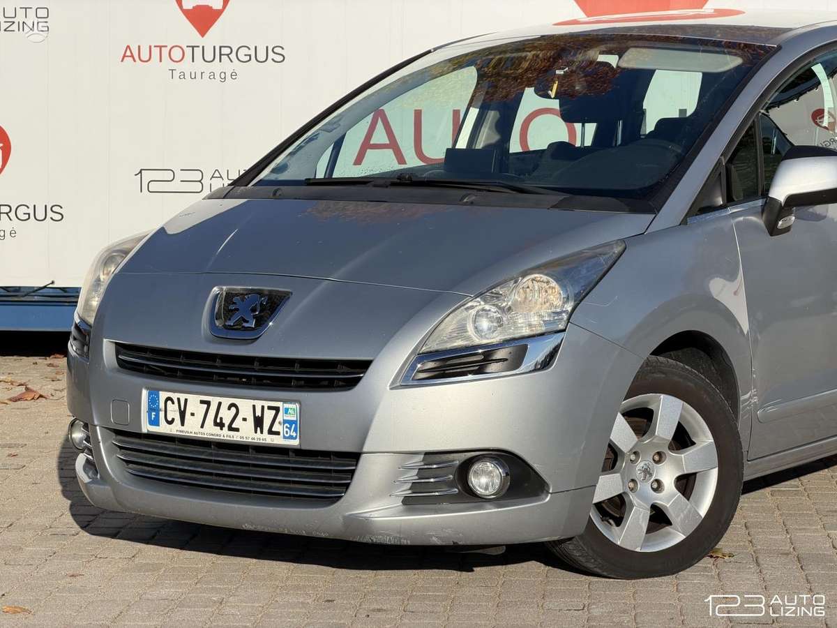 Peugeot 5008 2013 — вигляд ззаду