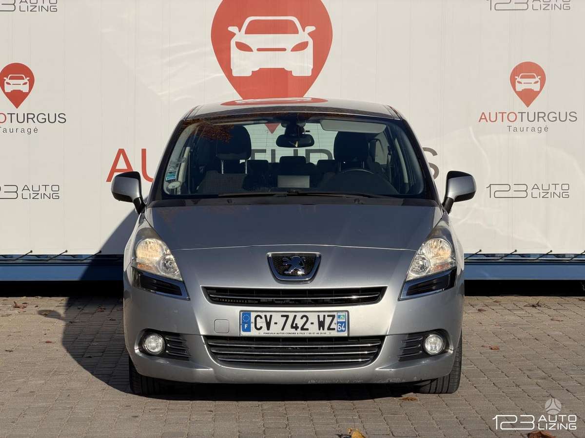 Peugeot 5008 2013 — салон