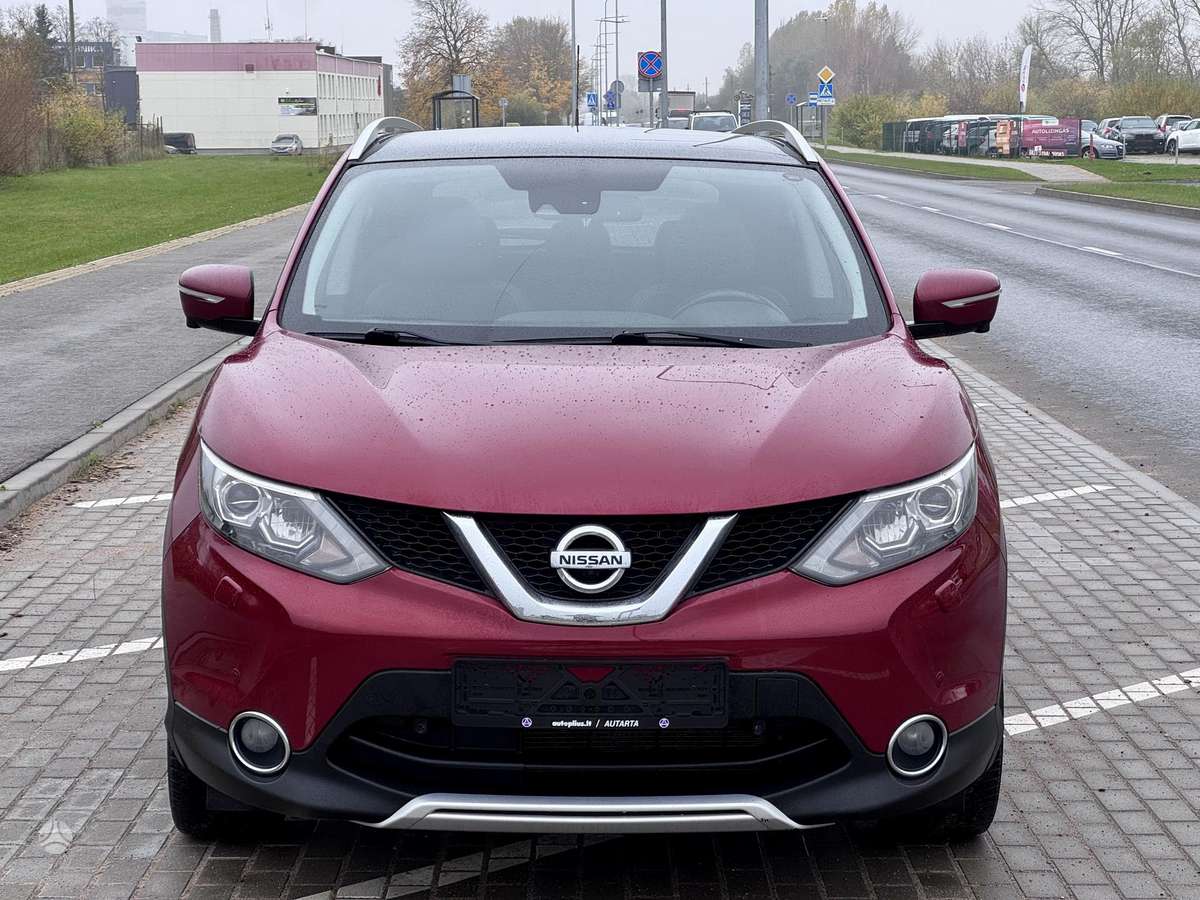 Nissan Qashqai 2014 — rear view