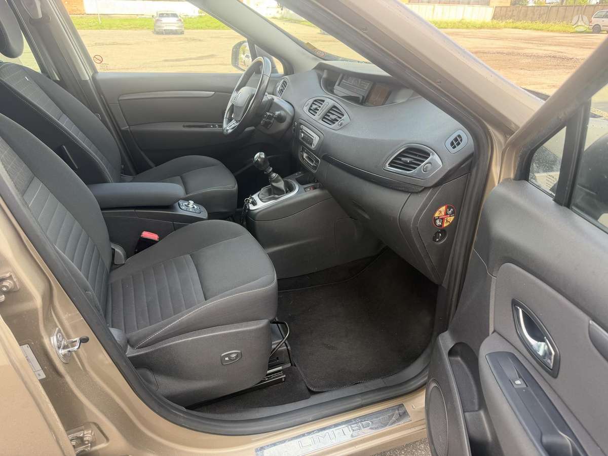 Renault Scenic 2015 — photo 16
