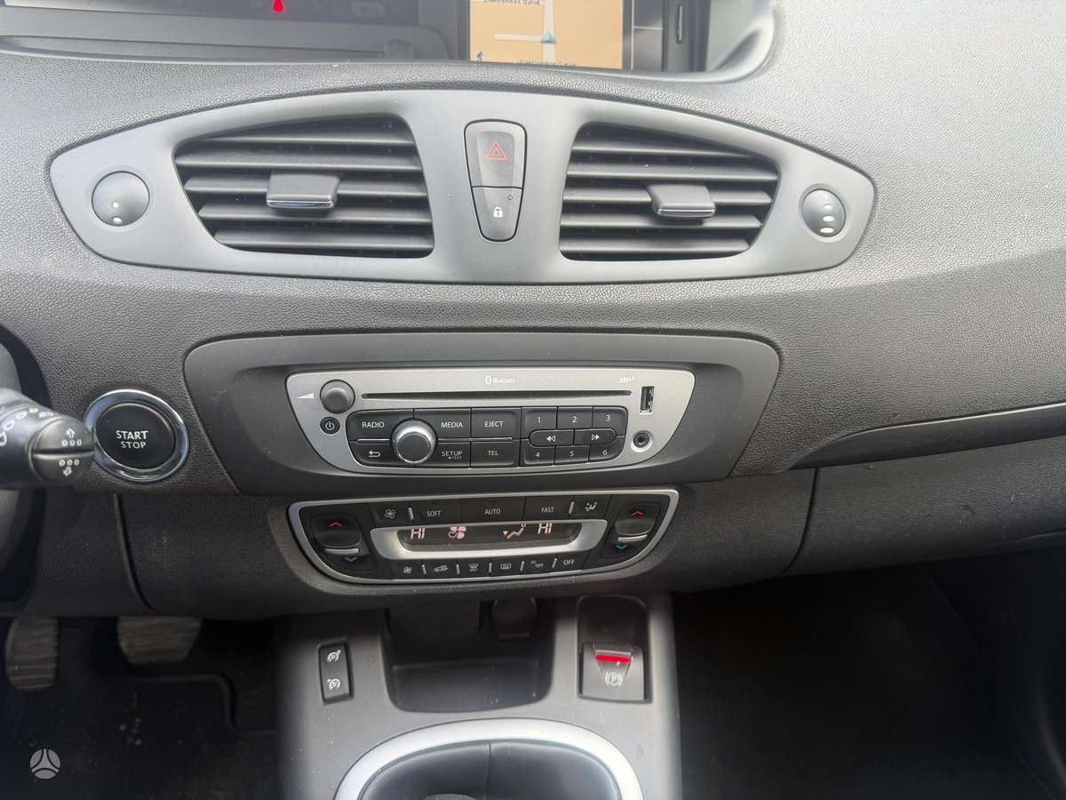 Renault Scenic 2015 — photo 18