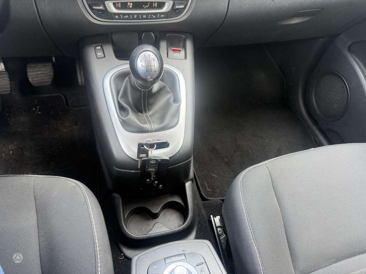 Renault Scenic 2015 — photo 20