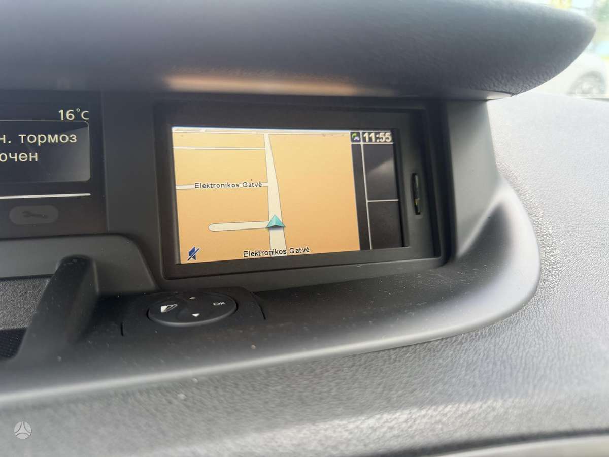 Renault Scenic 2015 — photo 21