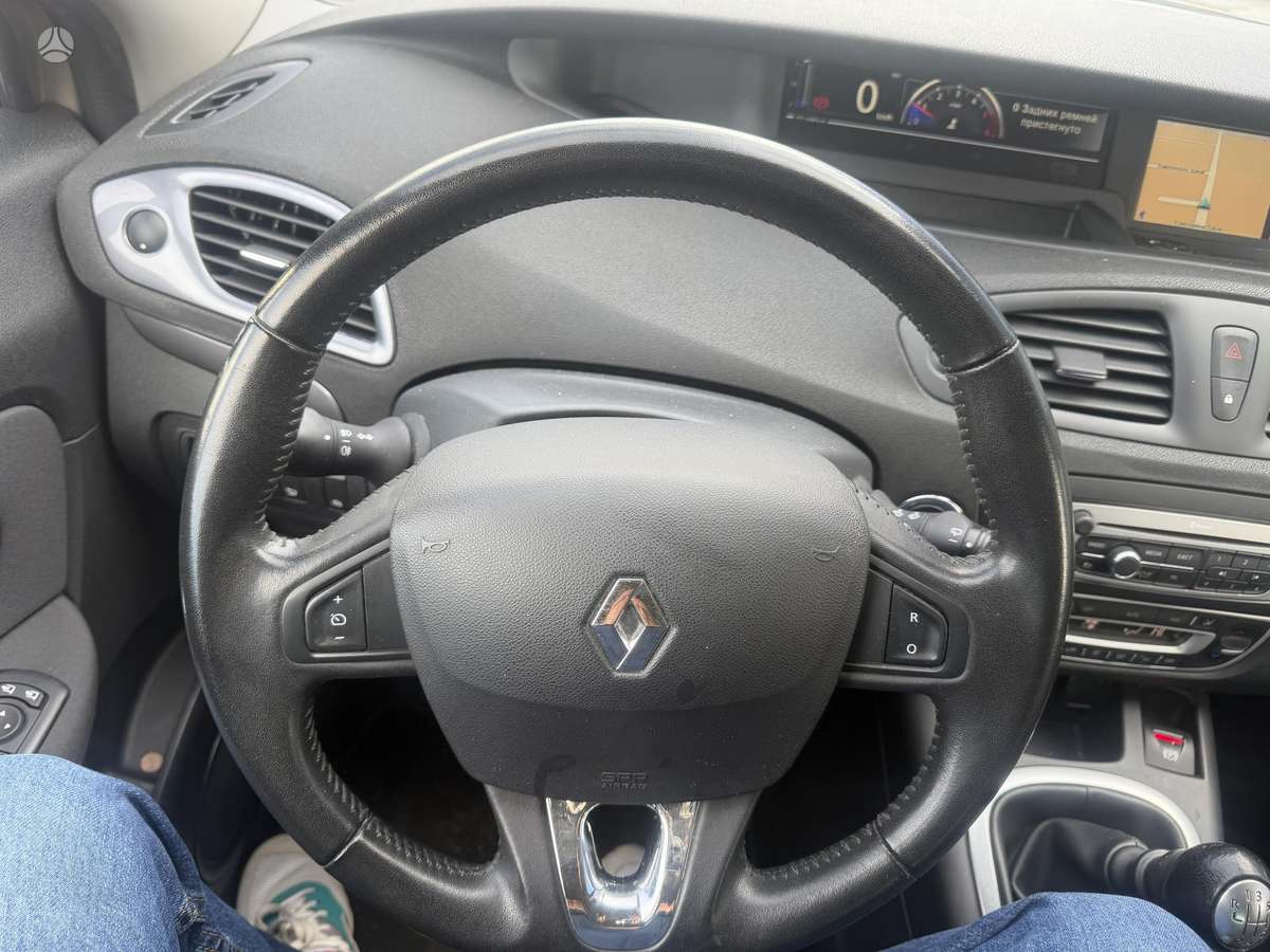 Renault Scenic 2015 — photo 23