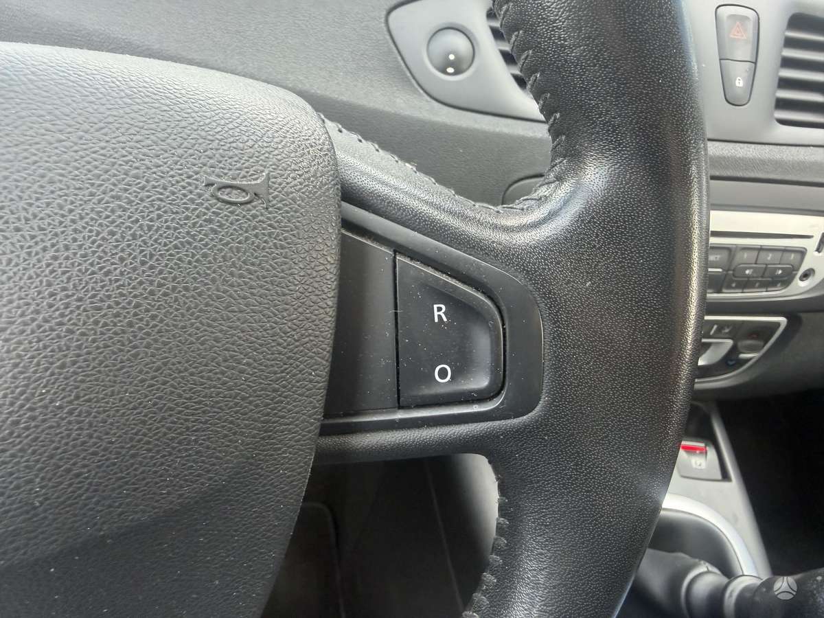 Renault Scenic 2015 — photo 25