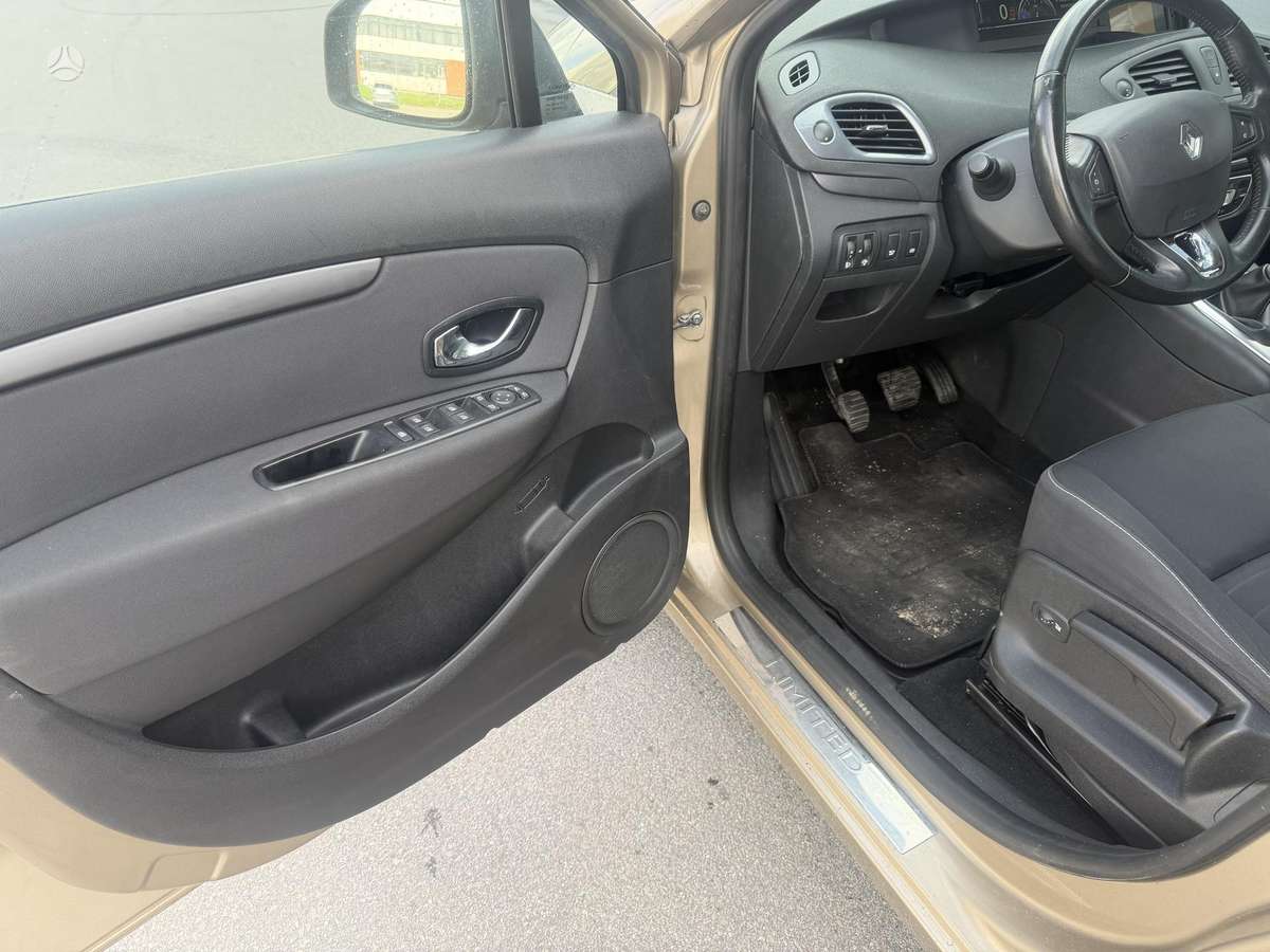Renault Scenic 2015 — photo 30