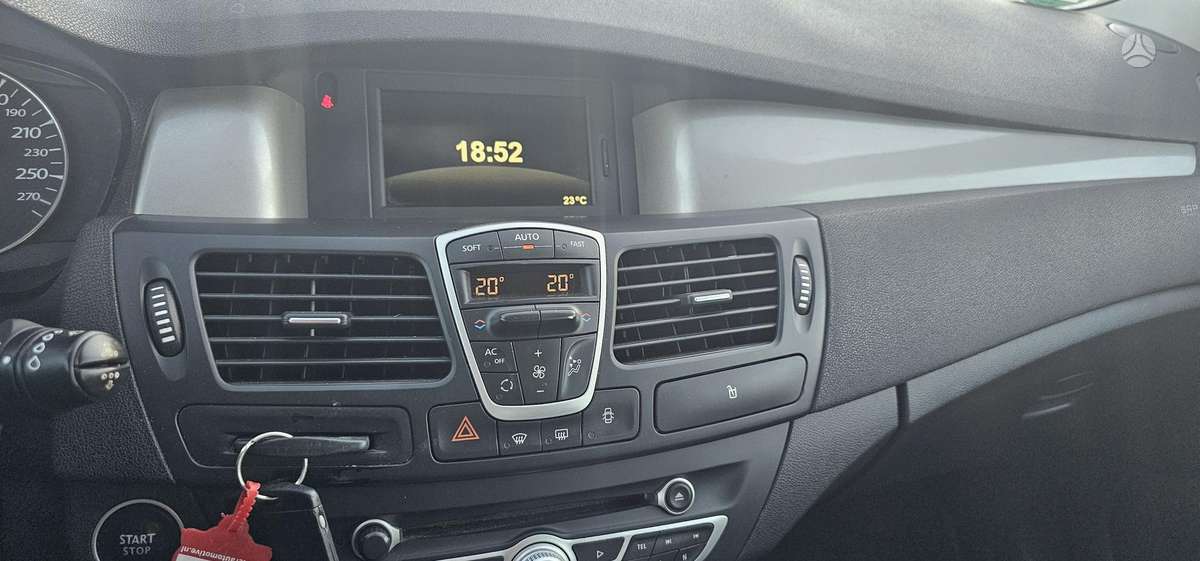Renault Laguna 2011 — photo 12