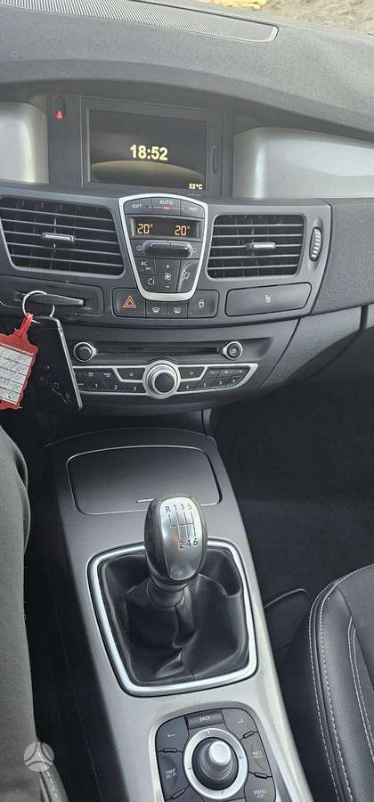 Renault Laguna 2011 — photo 15