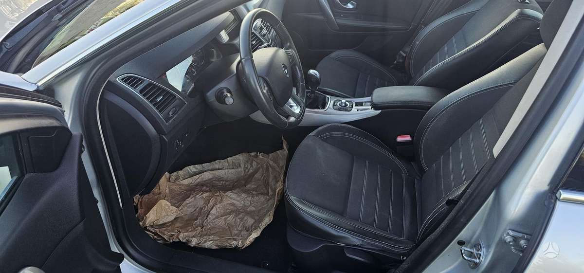 Renault Laguna 2011 — photo 8