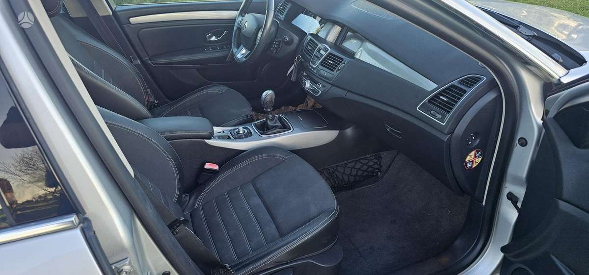 Renault Laguna 2011 — photo 9