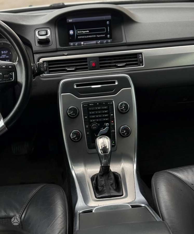 Volvo V70 2013 — photo 11
