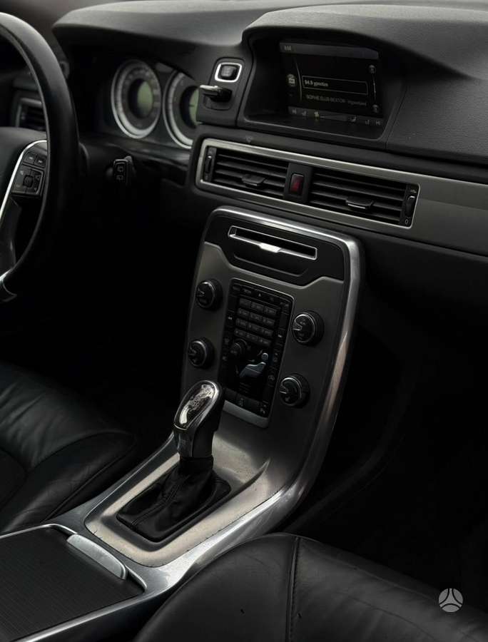 Volvo V70 2013 — photo 12