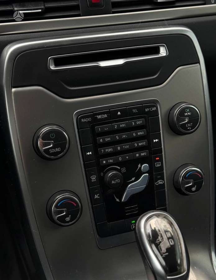 Volvo V70 2013 — photo 13