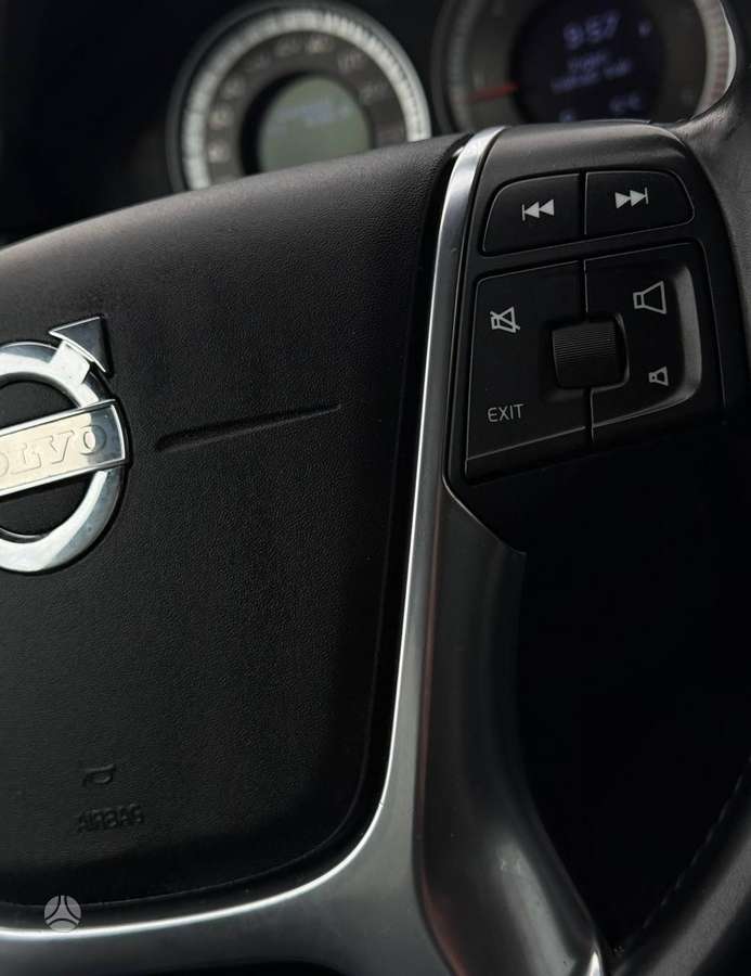 Volvo V70 2013 — photo 15
