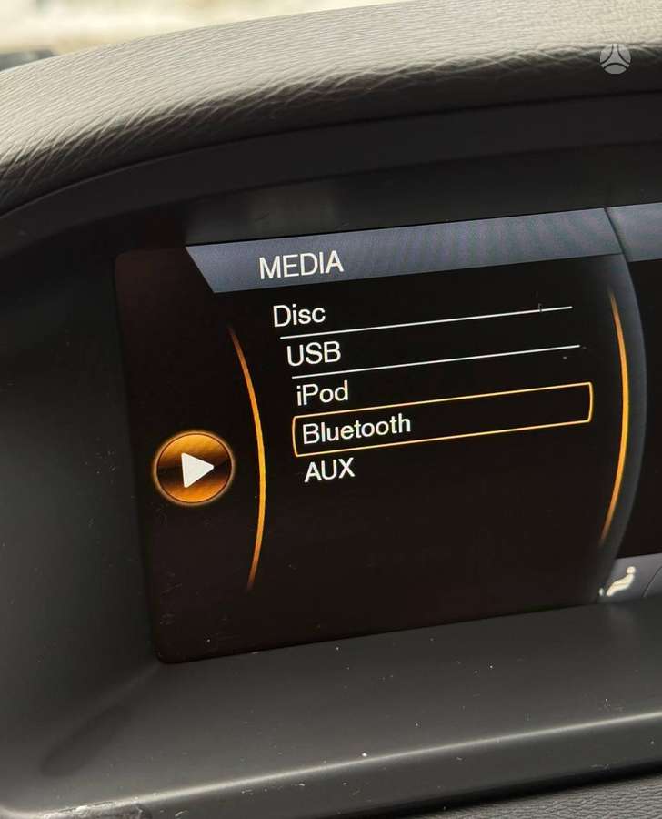Volvo V70 2013 — photo 18