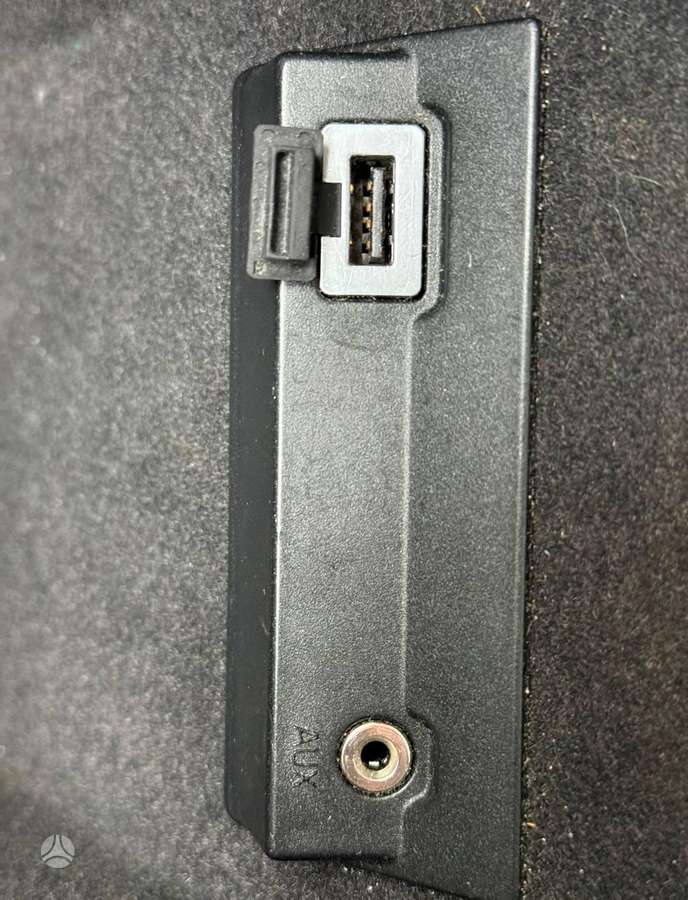 Volvo V70 2013 — photo 24
