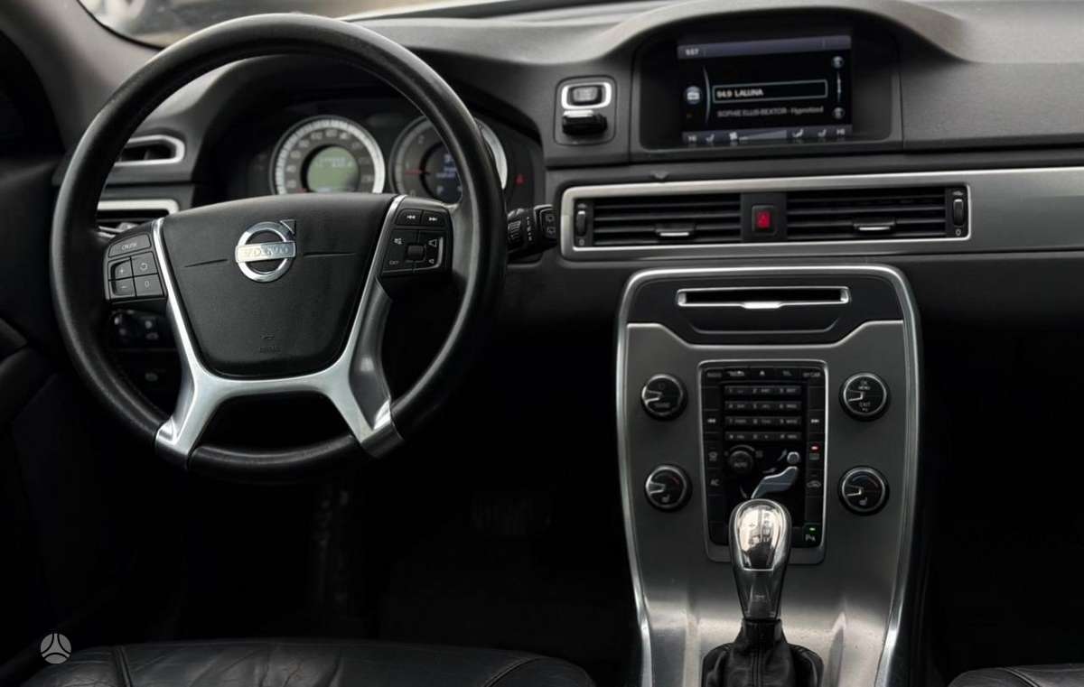 Volvo V70 2013 — photo 9