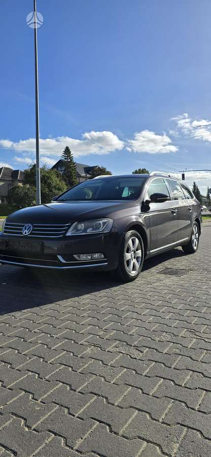Volkswagen Passat 2012 — вигляд ззаду