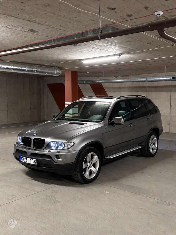 BMW X5 2004 — салон