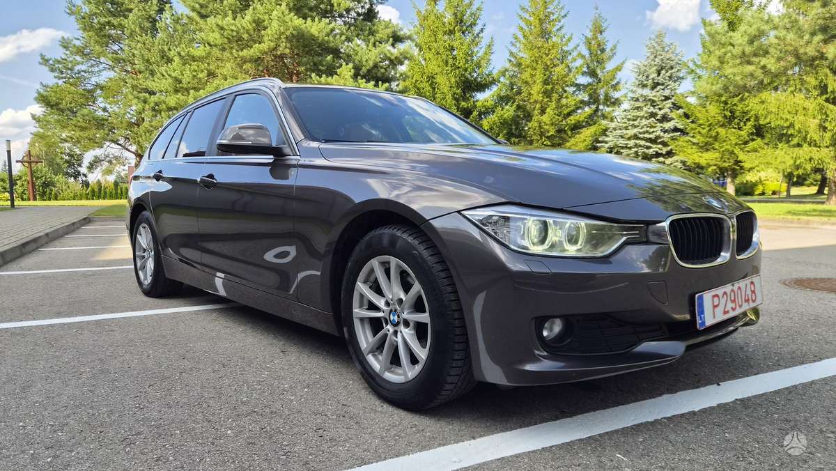 BMW 320 2013 — салон