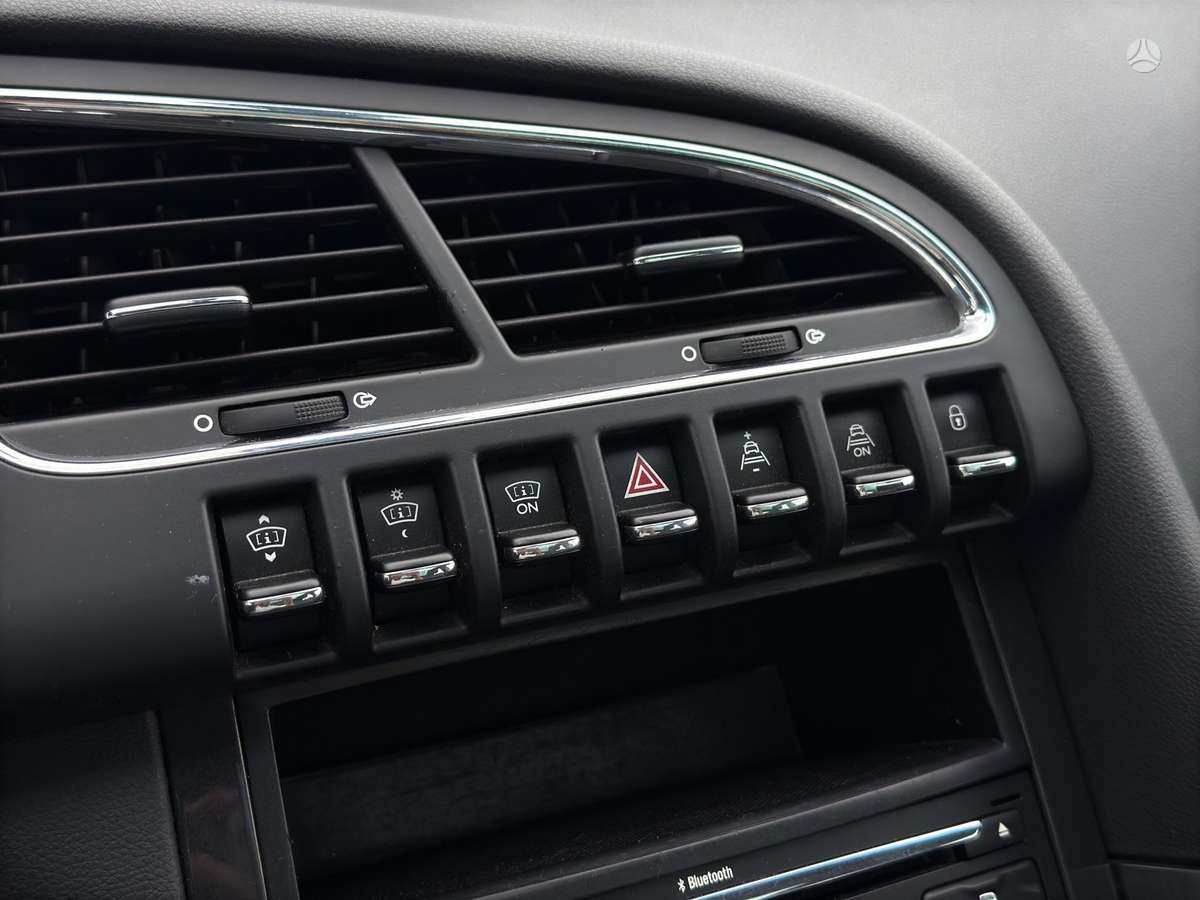 Peugeot 3008 2009 — photo 18