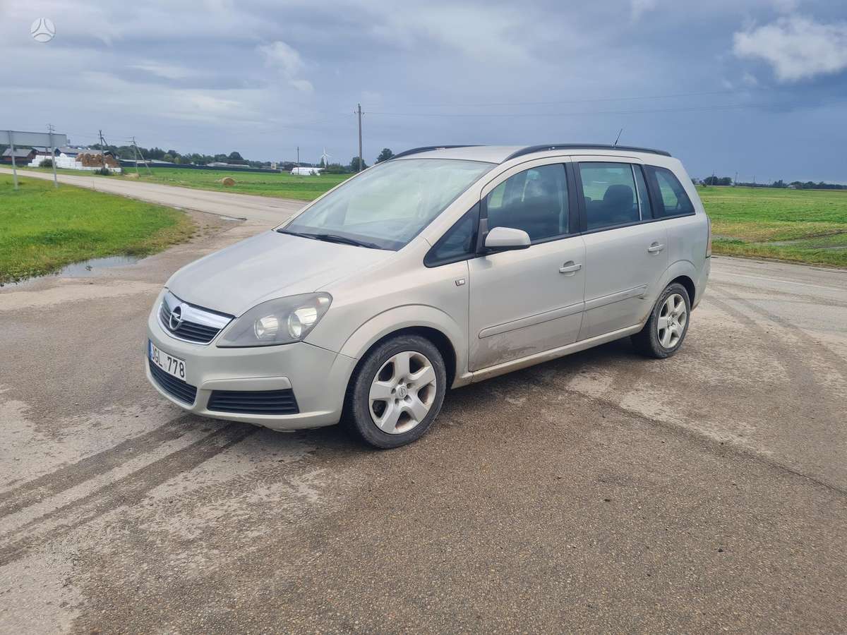 Opel Zafira 2007 — вигляд ззаду