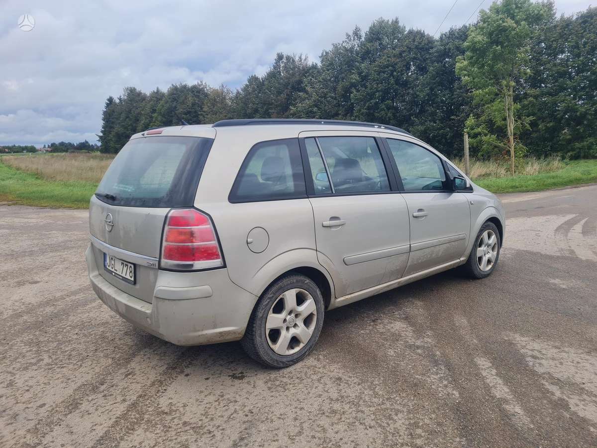 Opel Zafira 2007 — салон