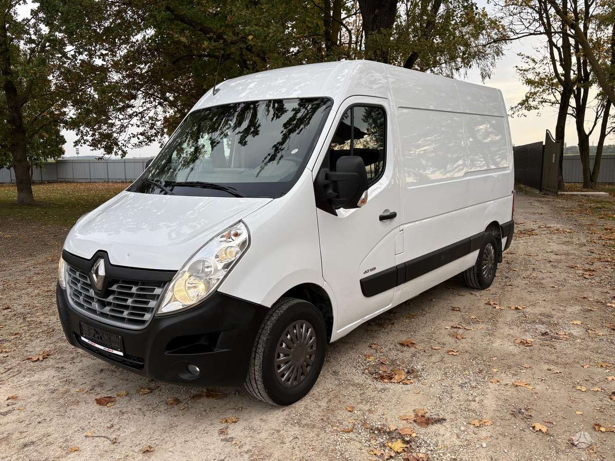 Renault Master 2015 — rear view