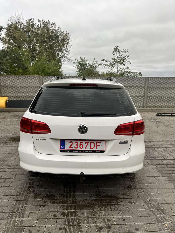 Volkswagen Passat 2011 — photo 7