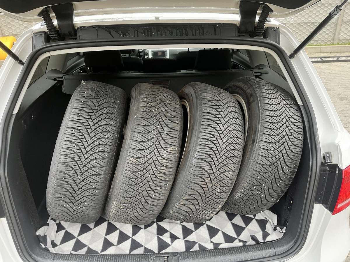 Volkswagen Passat 2011 — photo 8