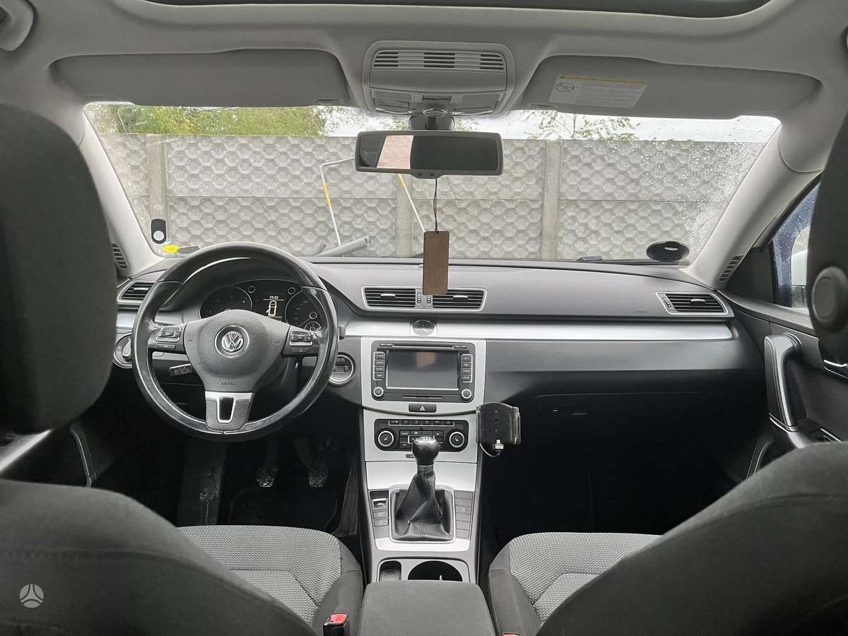 Volkswagen Passat 2011 — photo 9