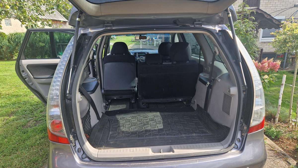 Mitsubishi Grandis 2010 — photo 6