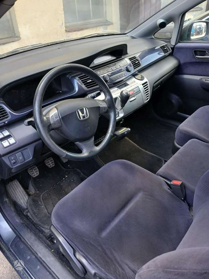 Honda FR-V 2009 — interior