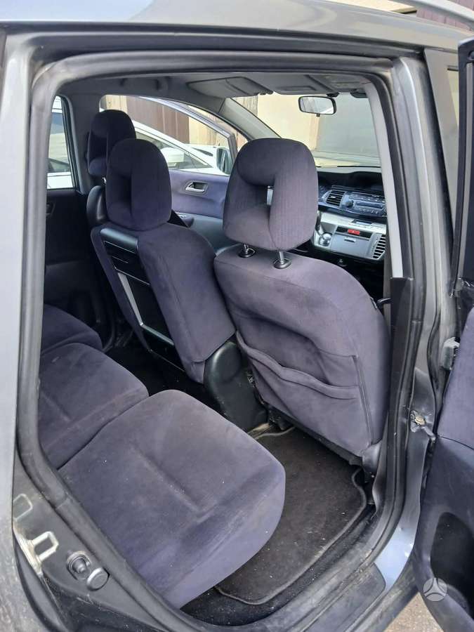 Honda FR-V 2009 — engine 2204 cm³, 140 HP (103kW)